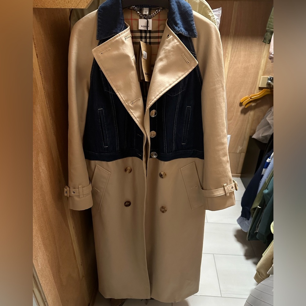 Burberry SS21’ Runway Trench Coat with Denim Detail - Picture 4 of 15